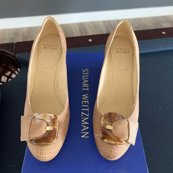 Stuart Weitzman Sz 8.5 Tan Leather Bucalina Tortoiseshell Buckle Round Toe Wedge - Picture 2 of 4